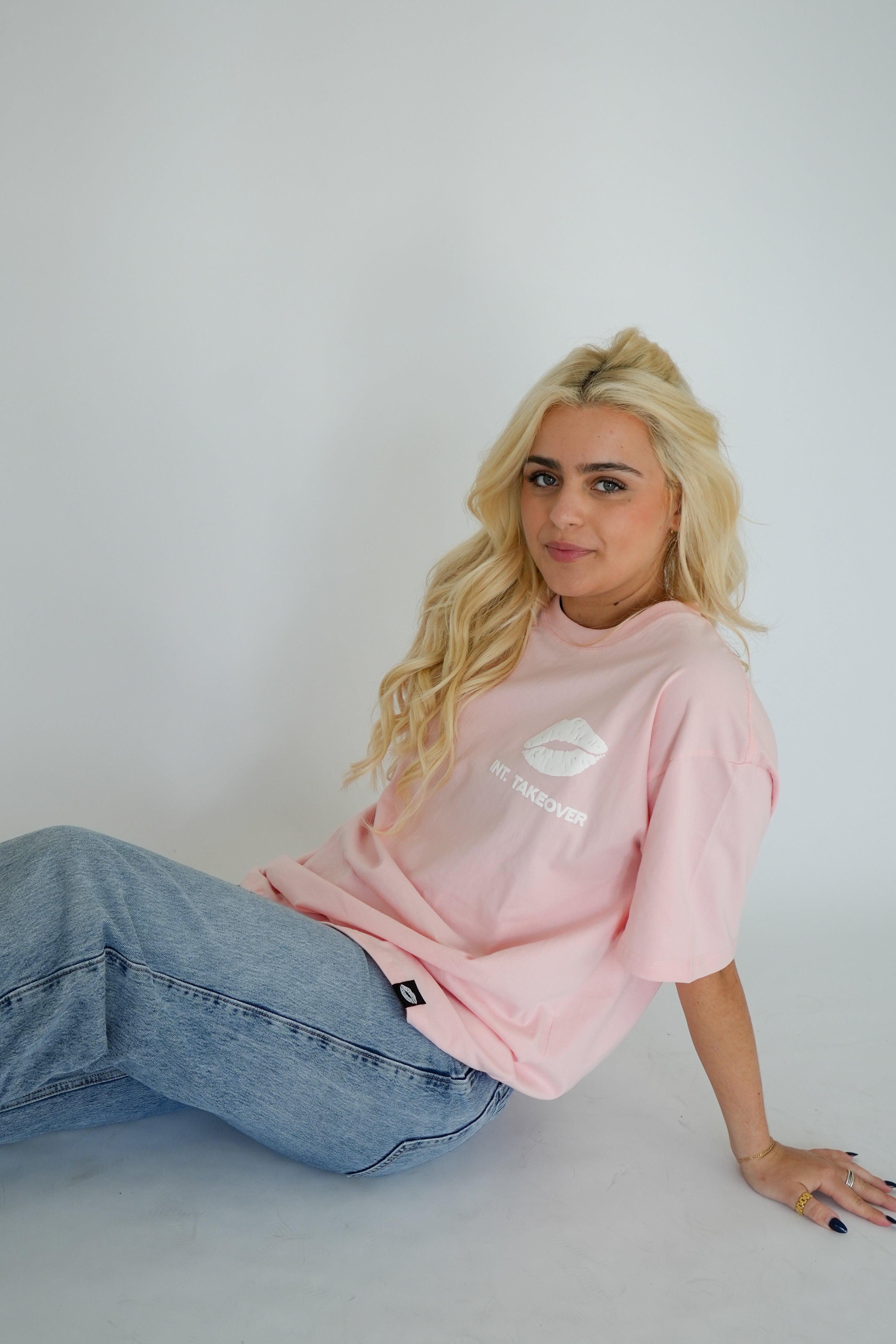 International Takeover Tshirt Pink